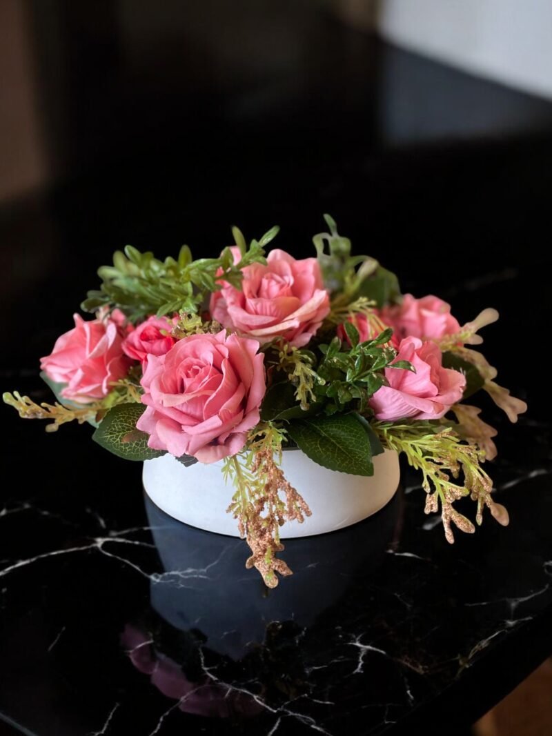Armonizatuhogar.com - Arreglo Floral Pinky: Elegancia Y Color En Cada Pétalo - Armoniza Tu Hogar