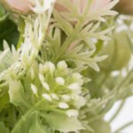 Arreglo Floral de Tulipanes Rosas y Blancos: Elegancia Chic para tu Espacio - Image 6